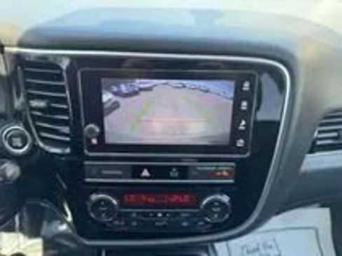 Used 2019 Mitsubishi Outlander SE FWD image 11