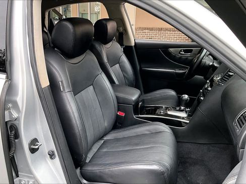 Used 2016 INFINITI QX70 w/ Premium Package image 9