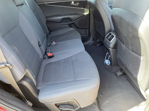 Used 2016 Kia Sorento FWD image 13