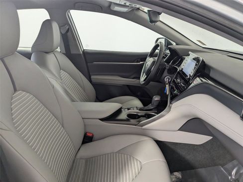 Certified 2022 Toyota Camry SE image 27