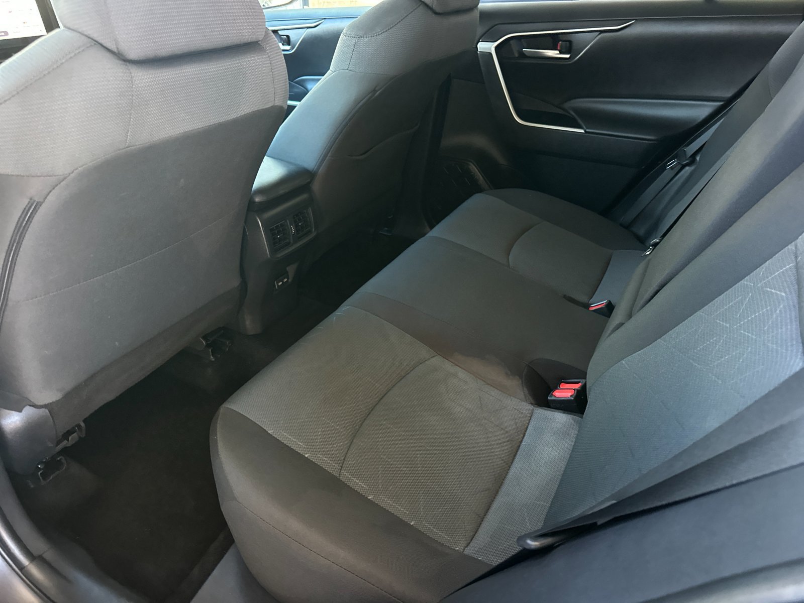 Used 2025 Toyota RAV4 XLE FWD image 11