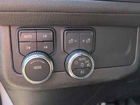 Used 2024 GMC Yukon Denali image 28