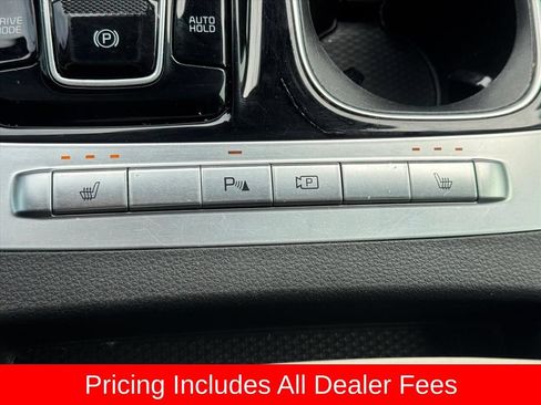 Used 2022 Kia Carnival EX FWD image 21