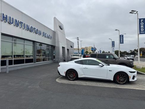 Used 2025 Ford Mustang GT Premium RWD image 3