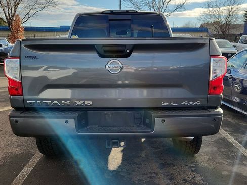 Used 2018 Nissan Titan SL w/ Chrome Package image 4