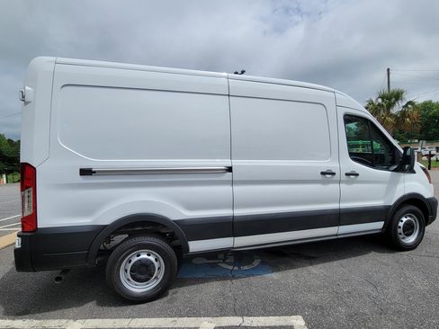 Used 2025 Ford Transit 250 148 Medium Roof RWD image 15
