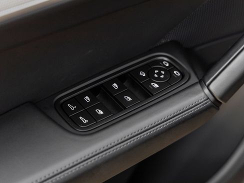 Certified 2025 Porsche Cayenne S AWD/4WD image 21