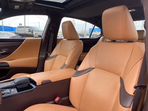 Used 2021 Lexus ES 250 image 9