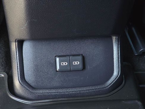 Used 2023 Toyota Highlander XLE AWD/4WD image 19
