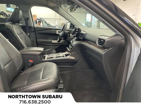 Used 2020 Ford Explorer Limited w/ Equipment Group 310A AWD/4WD image 18