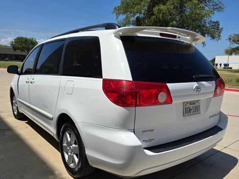 Used 2010 Toyota Sienna LE FWD image 7