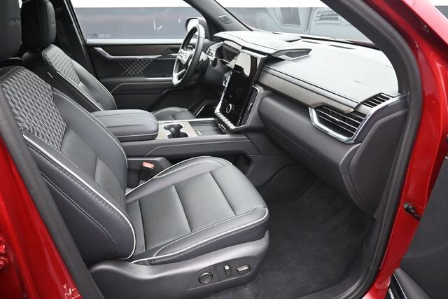 Used 2024 GMC Acadia Denali AWD/4WD image 21