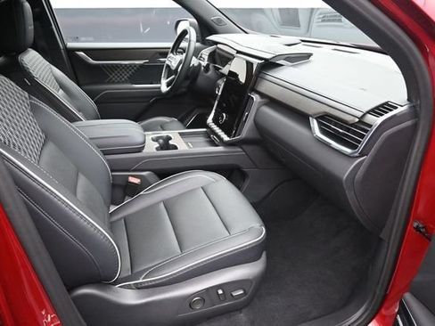Used 2024 GMC Acadia Denali AWD/4WD image 21