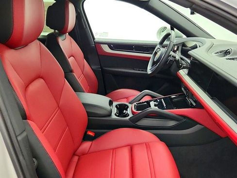 Used 2025 Porsche Cayenne E-Hybrid Coupe AWD/4WD image 23