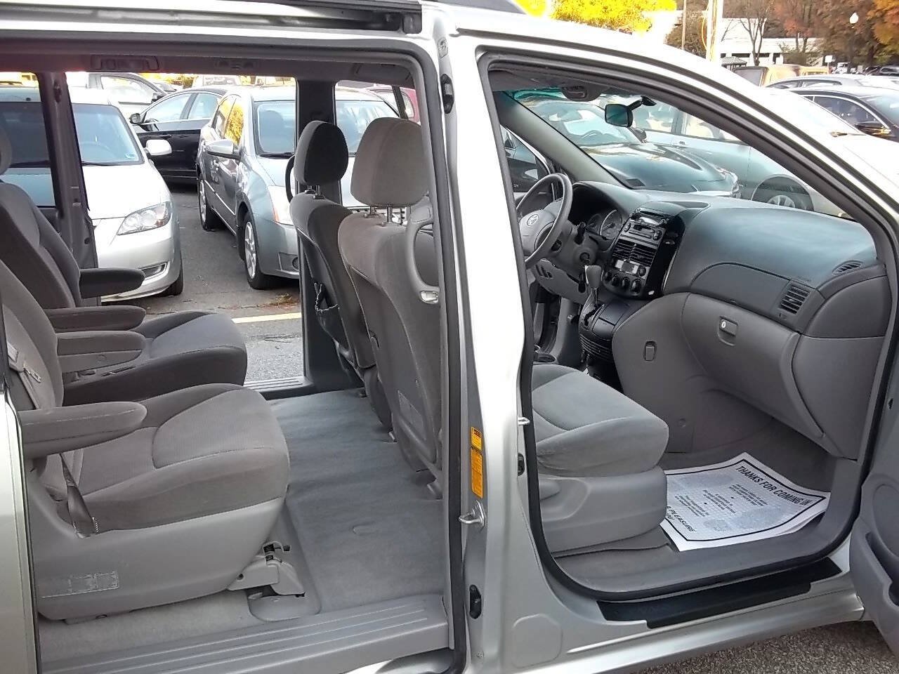 Used 2004 Toyota Sienna LE w/ LE Pkg 7 FWD image 7