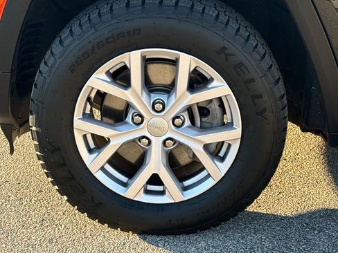 Used 2022 Jeep Grand Cherokee L Limited image 10