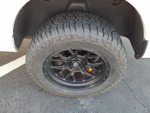 Used 2022 RAM 1500 Classic SLT AWD/4WD image 9