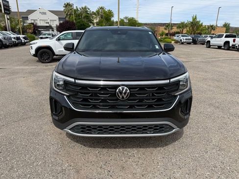 Used 2024 Volkswagen Atlas Cross Sport SE w/ Panoramic Sunroof Package image 2