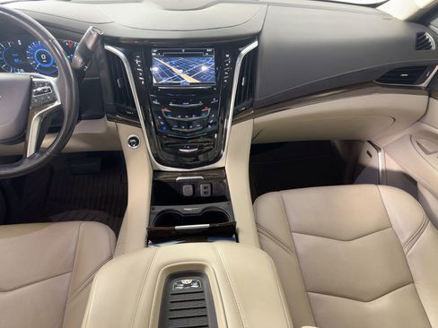Used 2019 Cadillac Escalade ESV Premium Luxury image 28