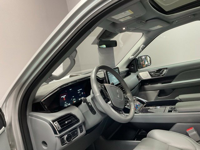 Used 2019 Lincoln Navigator Reserve AWD/4WD image 18