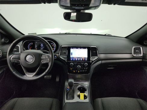 Used 2019 Jeep Grand Cherokee Laredo image 23