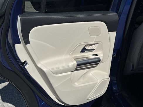 Used 2025 Mercedes-Benz GLA 250 image 11