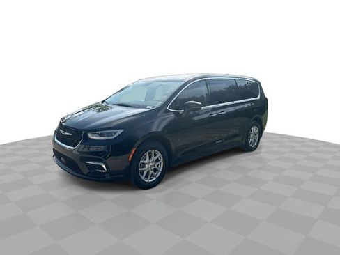 Used 2024 Chrysler Pacifica Touring-L FWD image 5