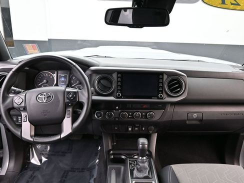 Used 2021 Toyota Tacoma TRD Sport AWD/4WD image 9
