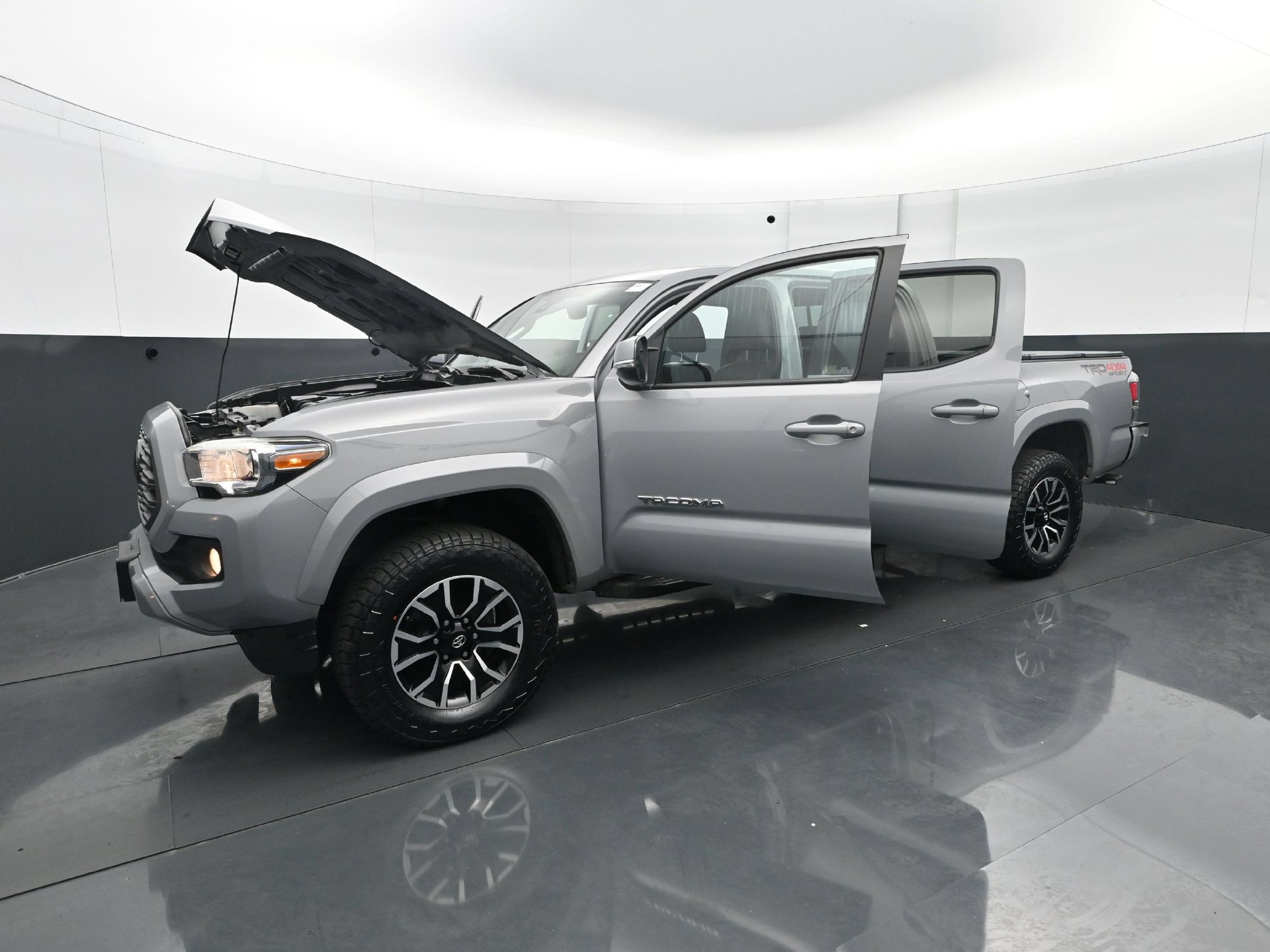 Used 2020 Toyota Tacoma TRD Sport AWD/4WD image 30