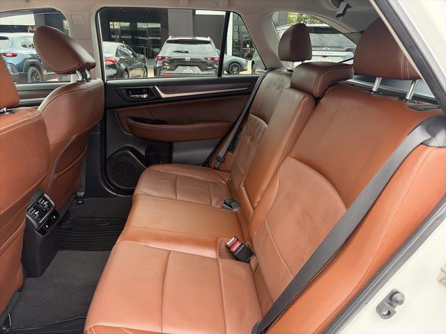 Used 2017 Subaru Outback 2.5i Touring AWD/4WD image 11