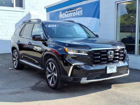Used 2023 Honda Pilot Touring image 1