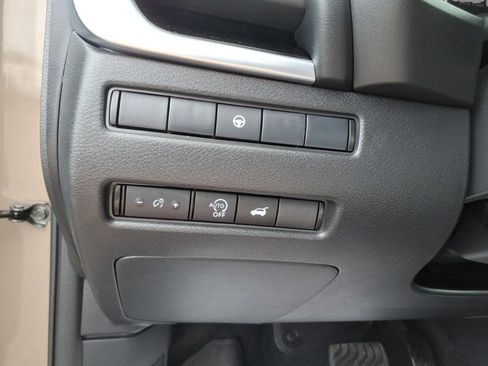 Used 2025 Nissan Rogue SV AWD/4WD image 17