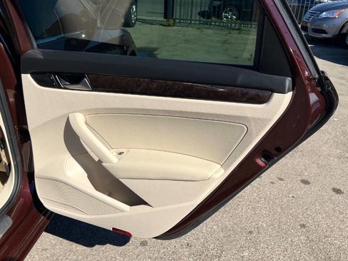 Used 2014 Volkswagen Passat TDI SEL Premium image 21