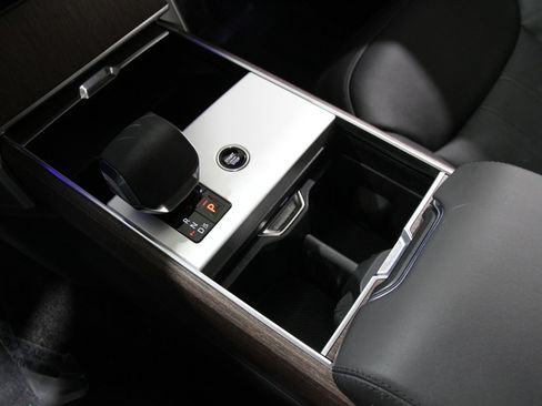 Used 2024 Land Rover Range Rover SE image 16