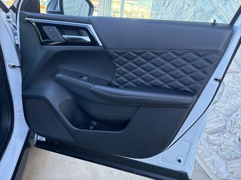 New 2025 Mitsubishi Outlander SEL image 31