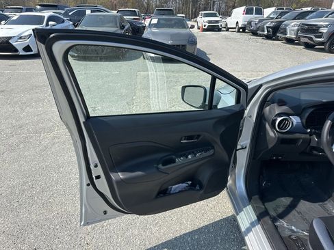Used 2025 Nissan Versa SV FWD image 20