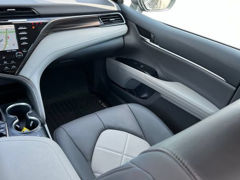 Used 2019 Toyota Camry XLE FWD image 20