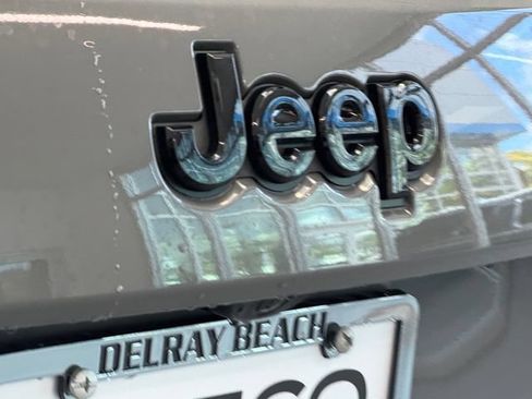 Used 2020 Jeep Grand Cherokee Altitude RWD image 15