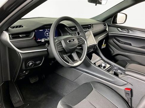 New 2025 Jeep Grand Cherokee L Laredo image 8