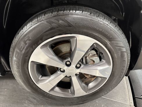 Used 2019 Jeep Cherokee Limited AWD/4WD image 14