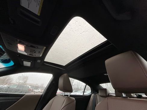 Certified 2025 Lexus ES 300h w/ Luxury Package image 22