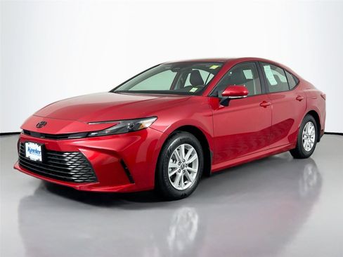 Used 2025 Toyota Camry LE image 2