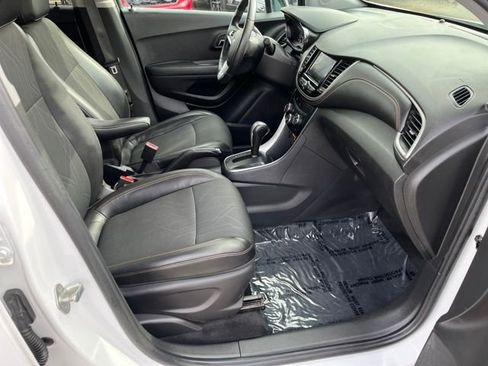 Used 2020 Chevrolet Trax LT w/ Redline Edition image 15