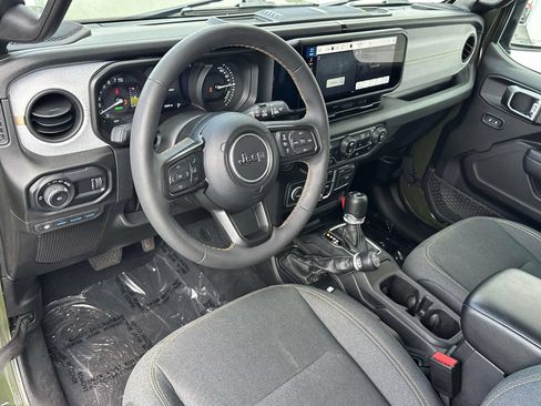 Used 2024 Jeep Wrangler Unlimited w/ Convenience Group AWD/4WD image 9