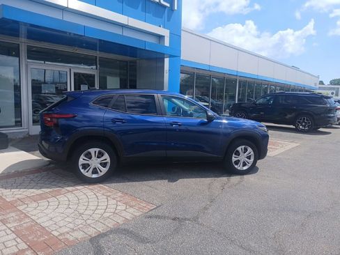 Used 2024 Chevrolet Trax LS FWD image 11