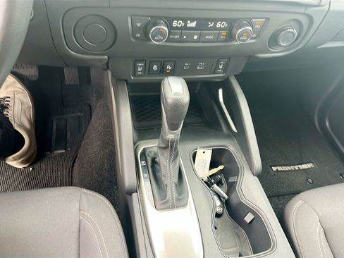 Used 2025 Nissan Frontier SV w/ SV Convenience Package RWD image 16