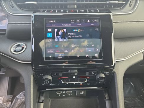 Used 2025 Jeep Grand Cherokee L Altitude image 17