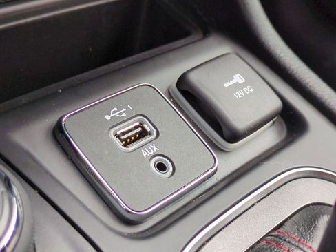 Used 2020 Jeep Cherokee Trailhawk w/ Cold Weather Group image 34