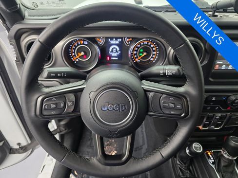Used 2022 Jeep Gladiator Sport AWD/4WD image 16