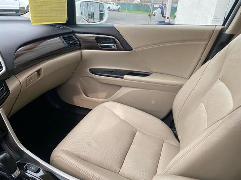 Used 2016 Honda Accord Touring image 28